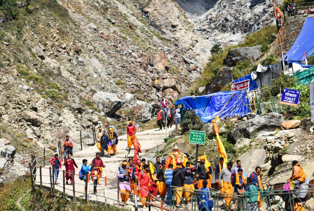 Hotels near temple in kedarnath
